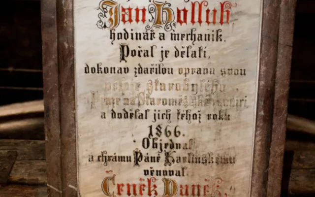 FOTO: Když musí kostelní hodiny k hodináři. Hodiny na pražských památkách budou opraveny