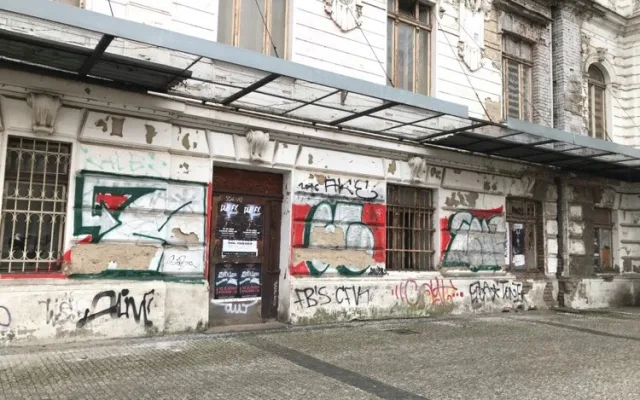 FOTO: Nádraží Vyšehrad dosloužilo před šedesáti lety. Jaká je budoucnost stavby?