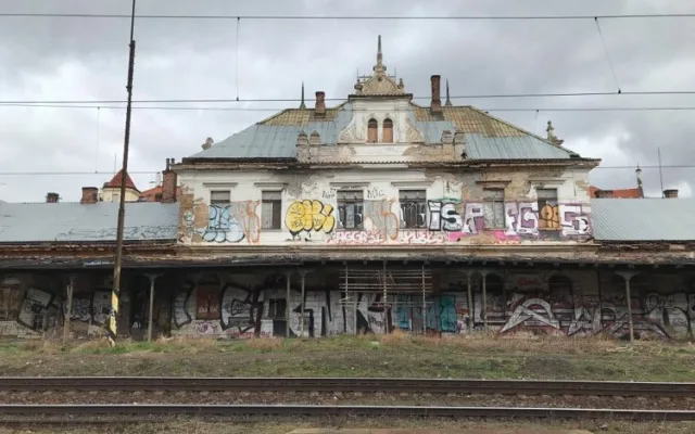 FOTO: Nádraží Vyšehrad dosloužilo před šedesáti lety. Jaká je budoucnost stavby?