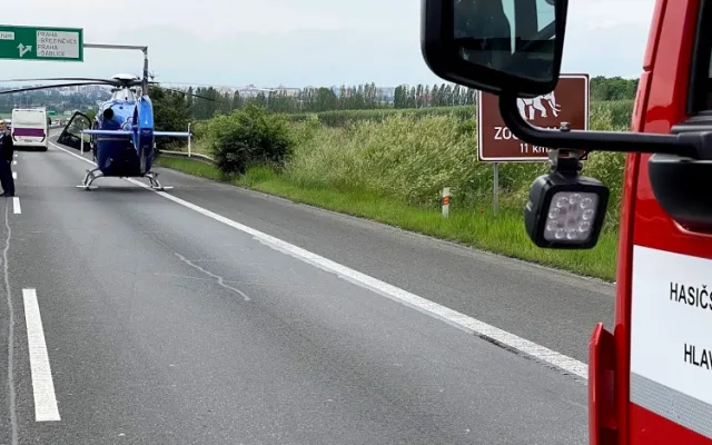 Vážná nehoda v Cínovecké ulici v Praze. Těžce zraněný člověk skončil v nemocnici.