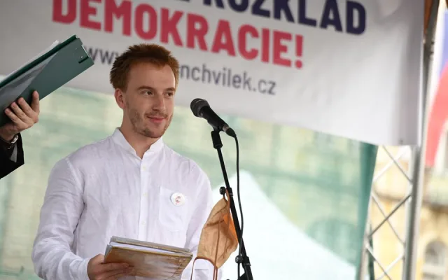 Na Staroměstském náměstí se demonstrovalo proti vládě, dorazily stovky lidí