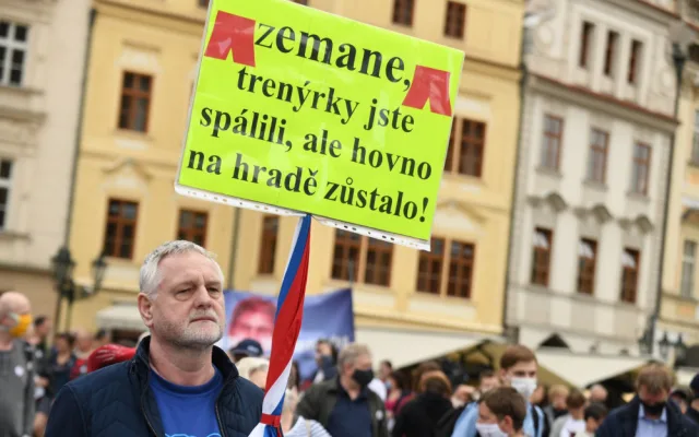 Na Staroměstském náměstí se demonstrovalo proti vládě, dorazily stovky lidí