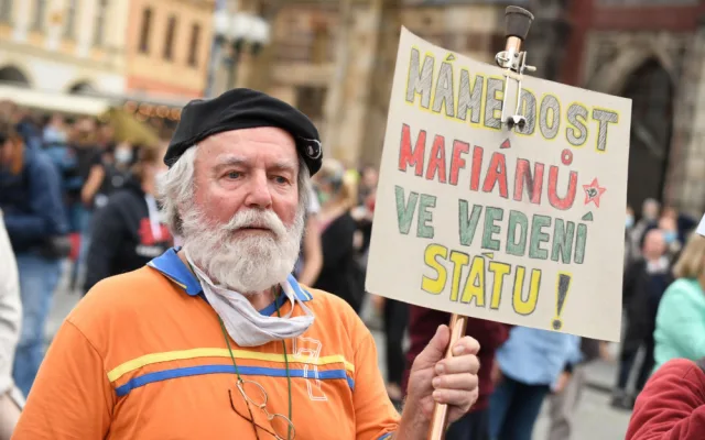 Na Staroměstském náměstí se demonstrovalo proti vládě, dorazily stovky lidí