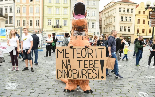 Na Staroměstském náměstí se demonstrovalo proti vládě, dorazily stovky lidí