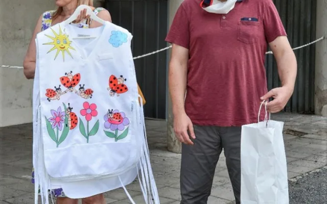FOTO: Veselé zástěrky vykouzlí úsměv na tváři dětem v Thomayerově nemocnici