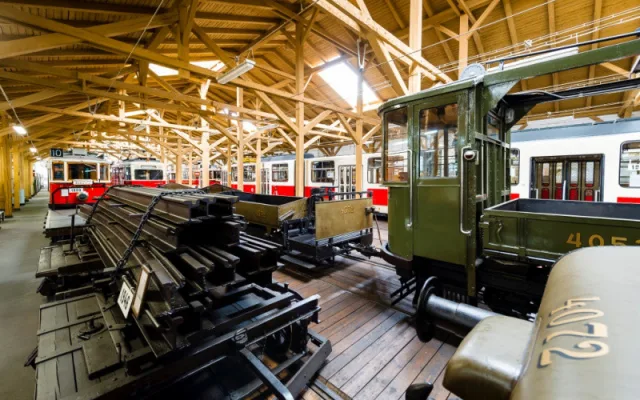 FOTO: Muzeum MHD nabízí jedinečný hudební zážitek. Poslechněte si vážnou hudbu mezi vozidly