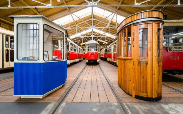 FOTO: Muzeum MHD nabízí jedinečný hudební zážitek. Poslechněte si vážnou hudbu mezi vozidly