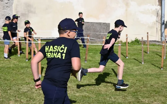 FOTO: Příměstský tábor dobrovolných hasičů v Praze 1 vychovává malé požárníky