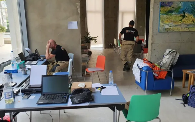 Čeští hasiči budou v Bejrútu operovat půl kilometru od místa výbuchu.