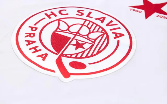 FOTO: Hokejová Slavia představuje nové logo i dresy. Nový spolumajitel sní o postupu