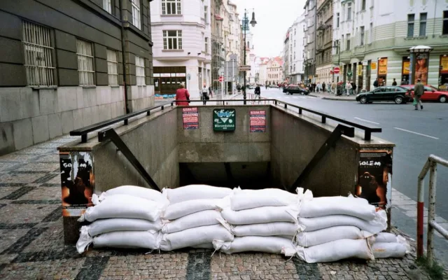 Chaos, miliardové škody i utopené soupravy. Takhle před osmnácti lety vypadalo pražské metro.