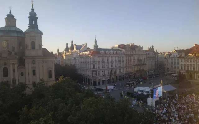 FOTO, VIDEO: Podívejte se na záběry ze setkání na podporu demonstrantů v Bělorusku