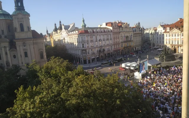 FOTO, VIDEO: Podívejte se na záběry ze setkání na podporu demonstrantů v Bělorusku
