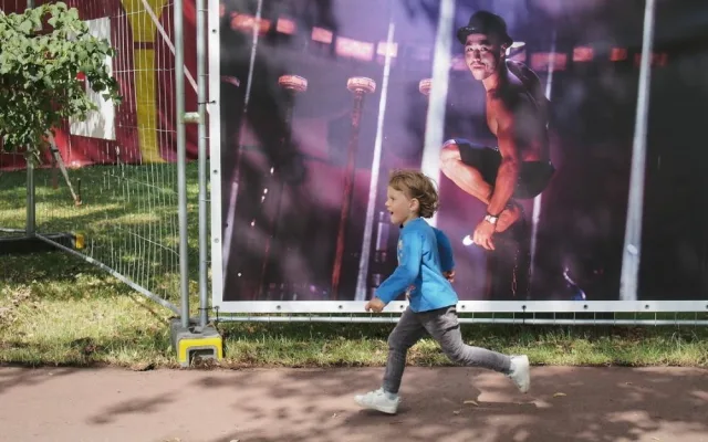 Vzdušní akrobaté zahájili festival nového cirkusu na Letné.