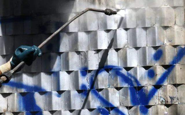 FOTO: Práce v Čelakovského sadech pokračují. Chystá se instalace kamerového systému