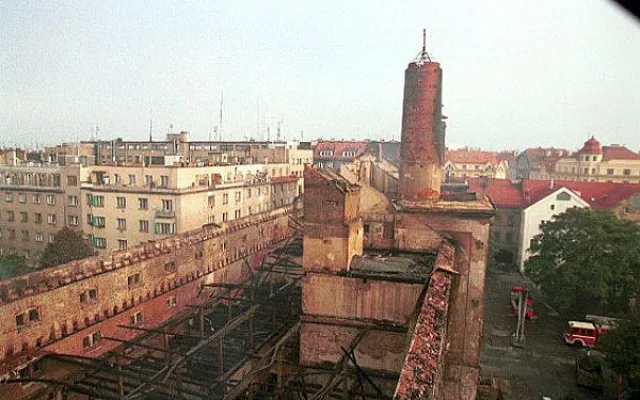Před 20 lety vyhořel pivovar v pražské Korunní ulici.