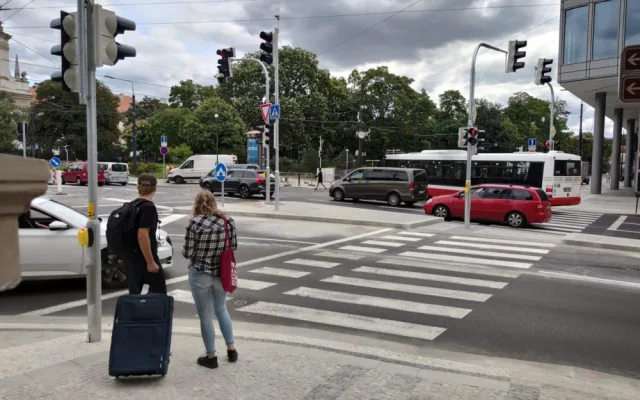 FOTO: Na Karlově náměstí skončila první etapa plánovaných opravy silnic a chodníků