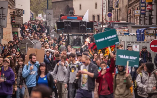 FOTO: Prahou projdou milovníci konopí. Million Marihuana March volá po jeho legalizaci