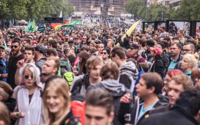 FOTO: Prahou projdou milovníci konopí. Million Marihuana March volá po jeho legalizaci