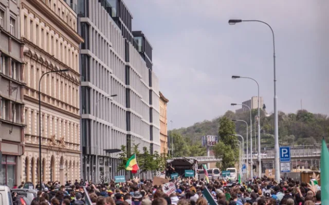 FOTO: Prahou projdou milovníci konopí. Million Marihuana March volá po jeho legalizaci