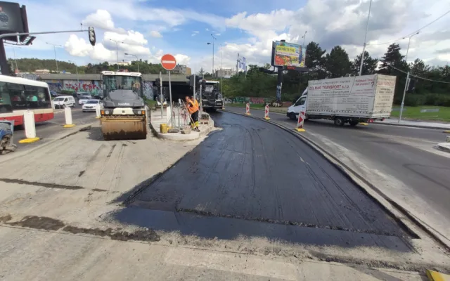 FOTO: V Modřanské ulici dnes v předstihu skončily stavební práce