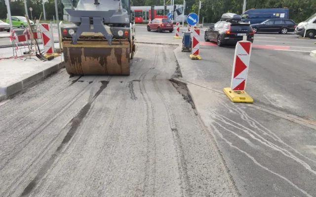 FOTO: V Modřanské ulici dnes v předstihu skončily stavební práce