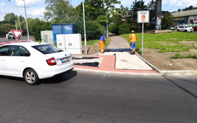 FOTO: V Modřanské ulici dnes v předstihu skončily stavební práce