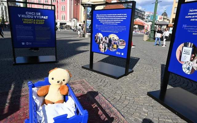 FOTO: Na náměstí republiky otevřeli výstavu týkající se krátkodobého ubytování v centru Prahy
