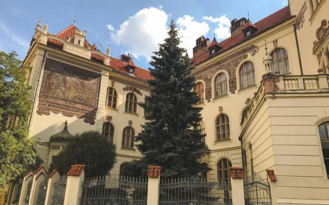 PRAŽSKÉ ŠKOLY: Základní a mateřská škola Lyčkovo náměstí