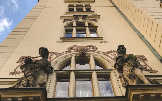 PRAŽSKÉ ŠKOLY: Základní a mateřská škola Lyčkovo náměstí