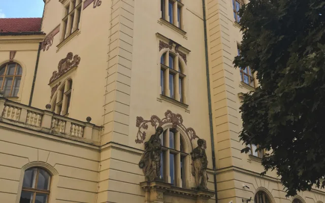 PRAŽSKÉ ŠKOLY: Základní a mateřská škola Lyčkovo náměstí
