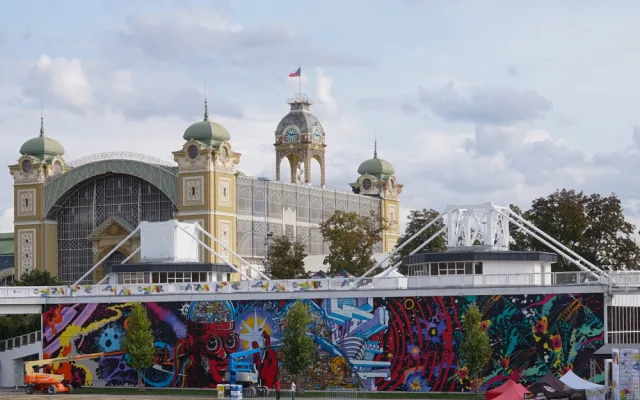 FOTO, VIDEO: Podívejte se na vznik unikátní graffiti na pražském Výstavišti