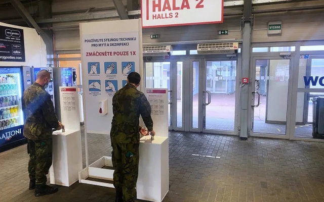 FOTO: Armáda dnes dokončila práce na záložní polní nemocnici v Letňanech