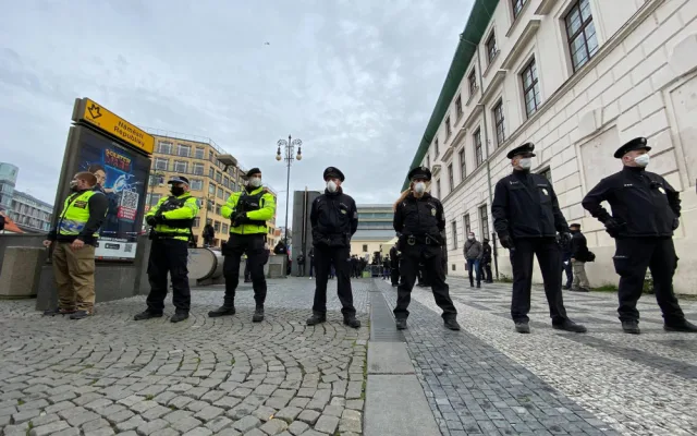 FOTOGALERIE: Vláda likviduje životy, naše práva a naši zem, znělo na demonstraci v Praze