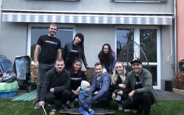 Na longboardech projeli celé Česko. Získali téměř půl miliónu korun pro malého Milánka