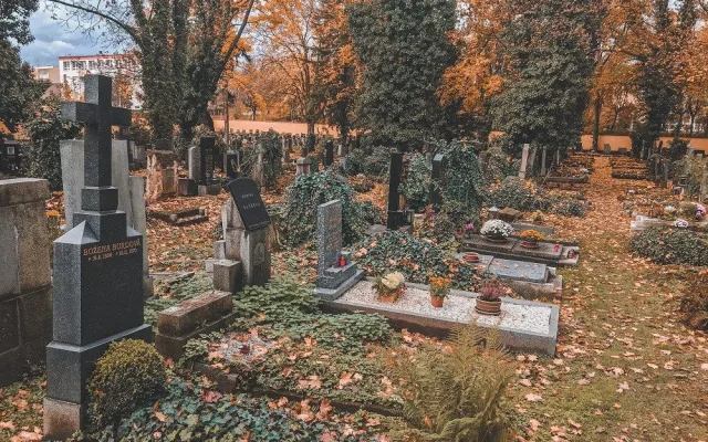 FOTO: Lidé dnes uctili Památku zesnulých