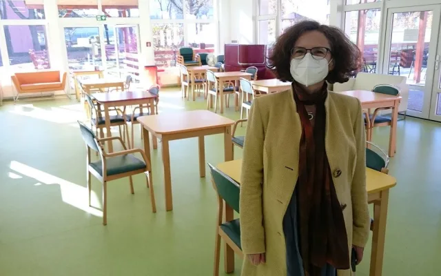 FOTO: Hlavní město připravuje v domovech pro seniory návštěvní místnosti. Ty splňují přísná hygienická opatření