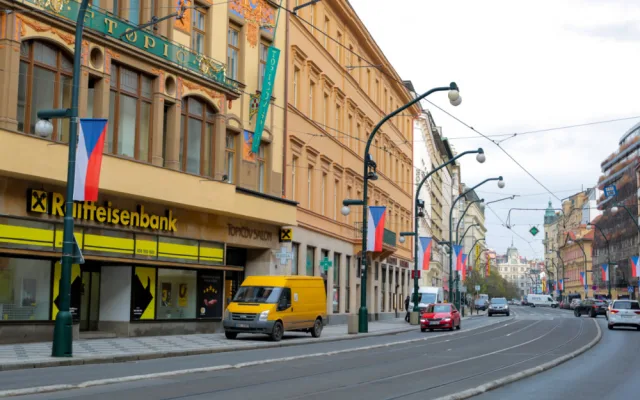 V den výročí sametové revoluce budou vlát v centru města státní vlajky a Petřín se rozsvítí v národních barvách