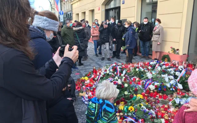 FOTO, VIDEO: Podívejte se, jak v Praze probíhají oslavy Dne boje za svobodu a demokracii