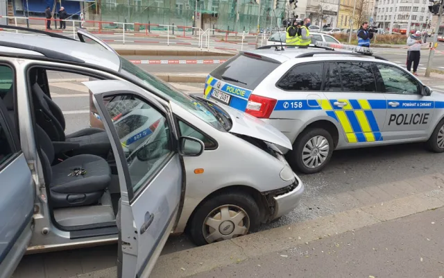 FOTO, VIDEO: Střelba v Praze. Policisté včera stříleli po ujíždějícím autě