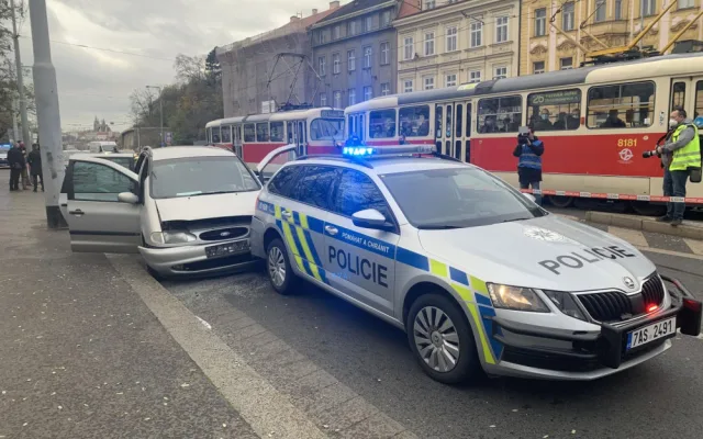FOTO, VIDEO: Střelba v Praze. Policisté včera stříleli po ujíždějícím autě