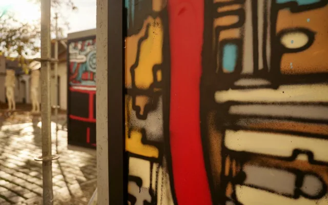 FOTO: Na dvoře Musea Kampa bude k vidění graffiti z Křižíkova pavilonu. Charitativní aukce pomůže lidem s rakovinou