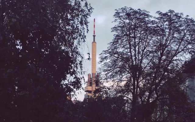 ANKETA: Arogantní obludnost, nebo poetický maják? Před 35 lety začala stavba Žižkovské věže