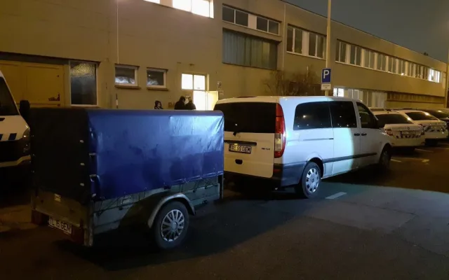 FOTO, VIDEO: Pražští celníci odhalili falešné mobily iPhone a Samsung. Škoda je téměř šest milionů