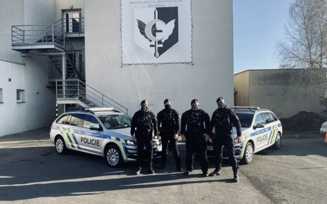 FOTO, VIDEO: Policejní mikulášská směna nadělovala v Klokánku v Hostivicích