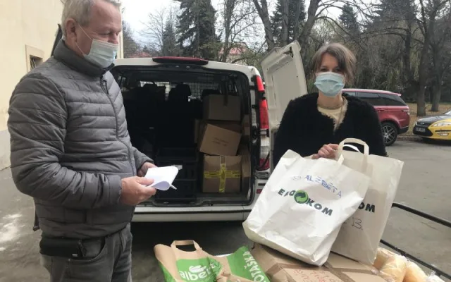 FOTO: Děti a senioři v nemocnicích dostali od Prahy v předvánočním čase více než 27 tisíc dárků