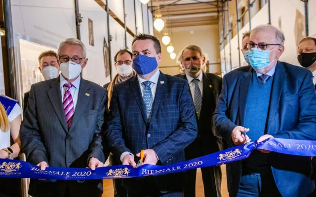 FOTO: V Národním muzeu jsou vystaveny unikátní známky za čtvrt miliardy korun