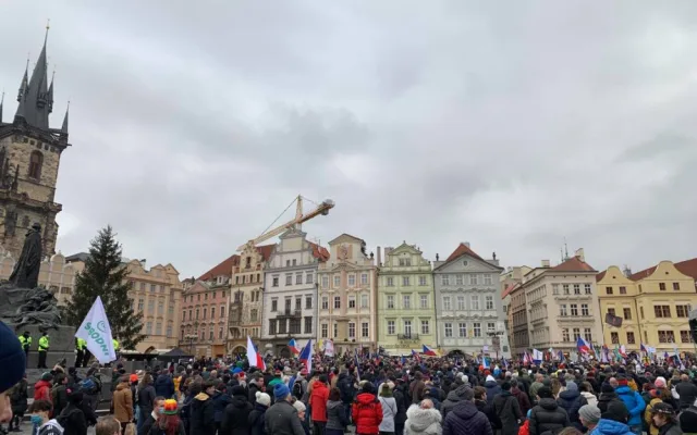FOTO: V centru Prahy demonstrovaly tři tisíce lidí proti vládním opatřením