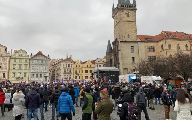FOTO: V centru Prahy demonstrovaly tři tisíce lidí proti vládním opatřením