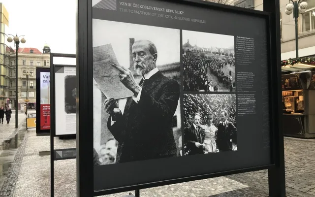 FOTO: Venkovní výstava Nežádoucí okamžiky je zaměřená na cenzuru novinářských snímků